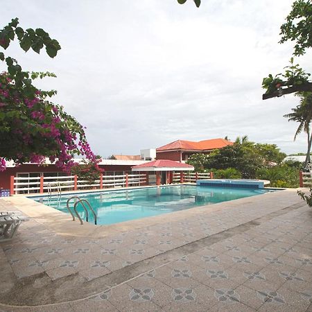 Oyo 853 Malapascua Beach And Dive Resort Exterior photo