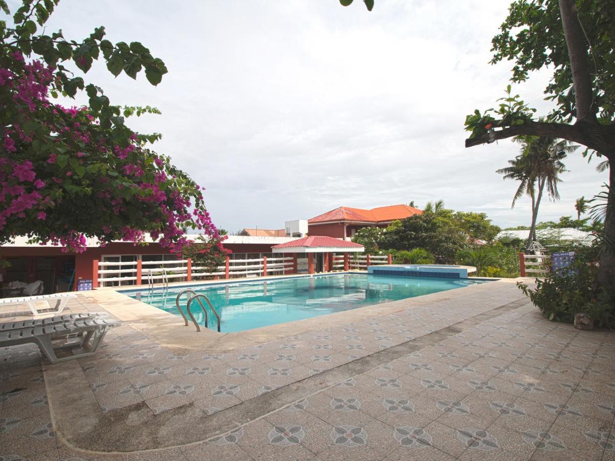 Oyo 853 Malapascua Beach And Dive Resort Exterior photo